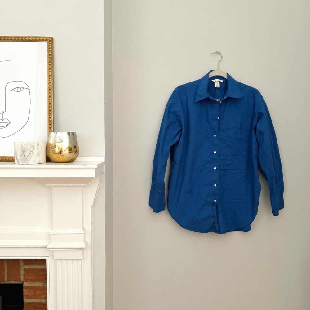 oversized women’s blue button down / small